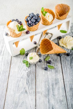 çilek vanilyalı dondurma