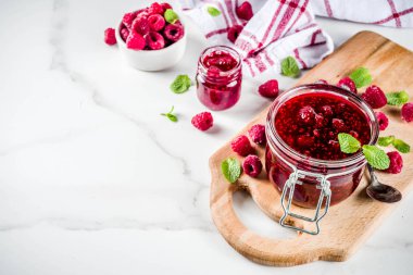 ev yapımı Ahududu reçeli