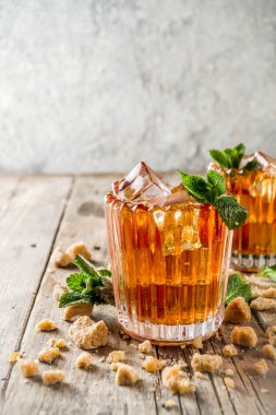 Yaz buzlu nane çayı