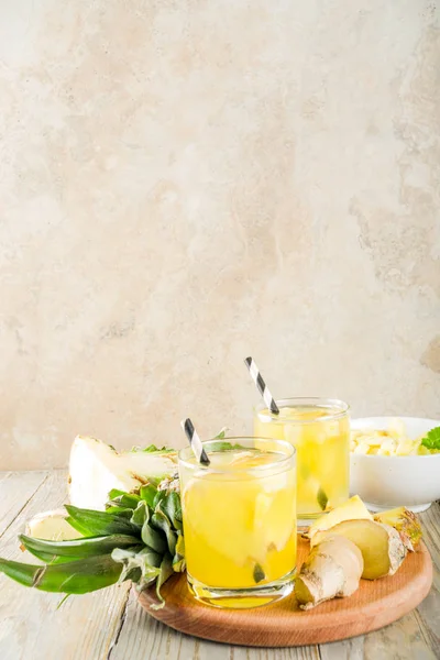 Имбирный и ананасовый чай — стоковое фото