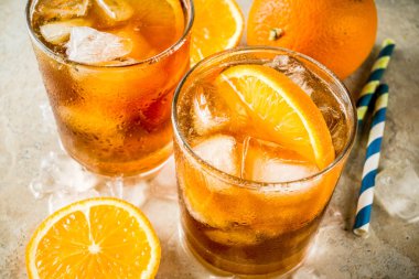 Portakal ile buzlu kahve