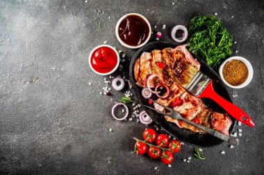 Çiğ dana kaburga pişirme için hazır 