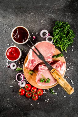 Domuz biftek, yemek pişirmek için hazır