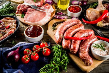 Çeşitli çiğ et ızgara ve Barbekü için hazır