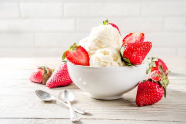 çilek vanilyalı dondurma