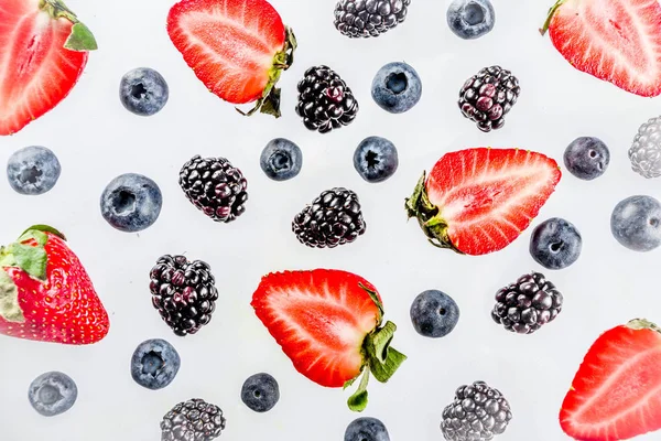 Taze çilek desen-yaban mersini, çilek, böğürtlen