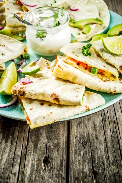 beyaz sos ile Meksika quesadilla