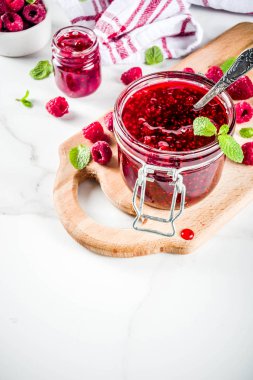 ev yapımı Ahududu reçeli