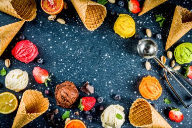 Renkli meyve ve meyve dondurma