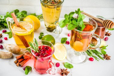 Çeşitli sonbahar kış bitkisel çay