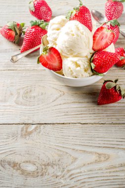 çilek vanilyalı dondurma