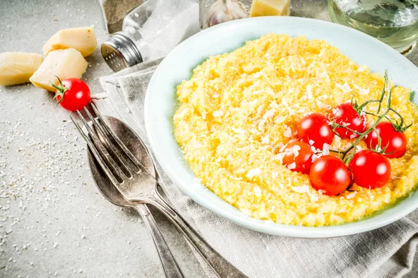 Polenta con tomates — Foto de Stock