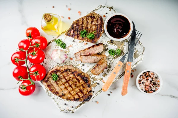 Carne grelhada, bife de vaca bbq — Fotografia de Stock