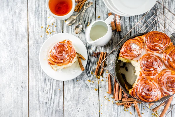 Şeker buzlanma ile tarçın rulo