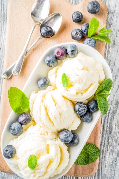 Vanilla ice cream with berries