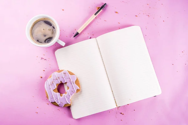 커피 컵과 비스킷 도넛 — 스톡 사진