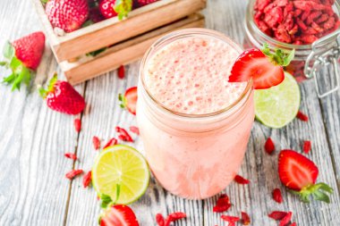 Çilek ve Goji Smoothie