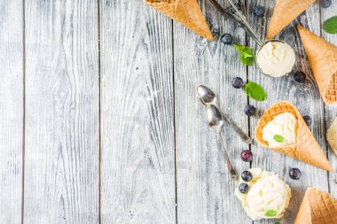 çilek vanilyalı dondurma