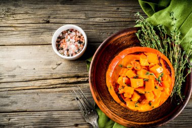 pişmiş doldurulmuş kabak