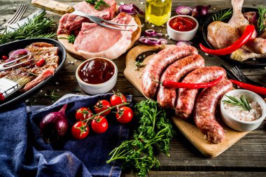 Çeşitli çiğ et ızgara ve Barbekü için hazır