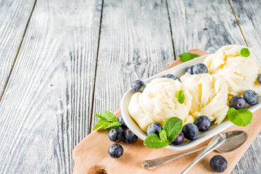 çilek vanilyalı dondurma