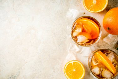 Portakal ile buzlu kahve