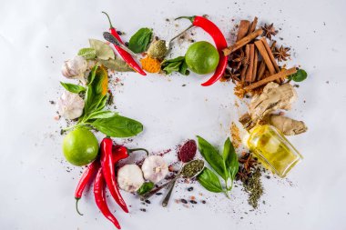 Çeşitli otlar ve baharatlar.