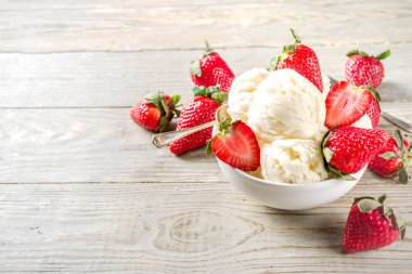 çilek vanilyalı dondurma