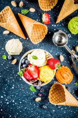 Renkli meyve ve meyve dondurma