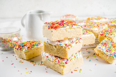 Buzlu şeker kurabiye barları