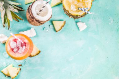 Çeşitli tropik kokteyller