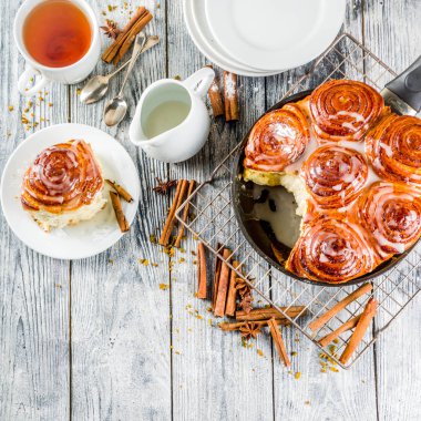 Şeker buzlanma ile tarçın rulo