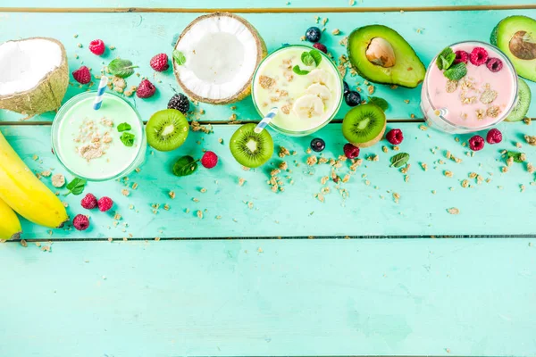 Refreshing milkshakes or smoothies — Stock Photo, Image