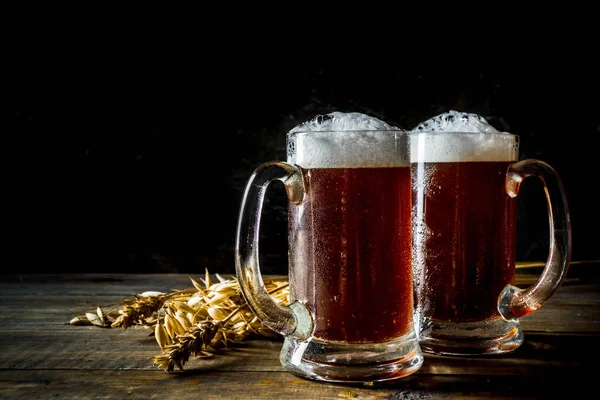 Hausgemachte Craft-Bierkrüge — Stockfoto