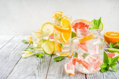 Narenciye limonata veya Mojito dört tür 