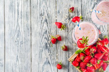 smoothie çilek ya da muzlu süt