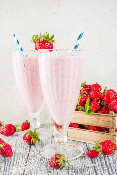 Batido de fresa o batido —  Fotos de Stock