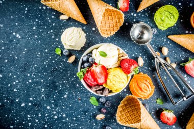 Renkli meyve ve meyve dondurma