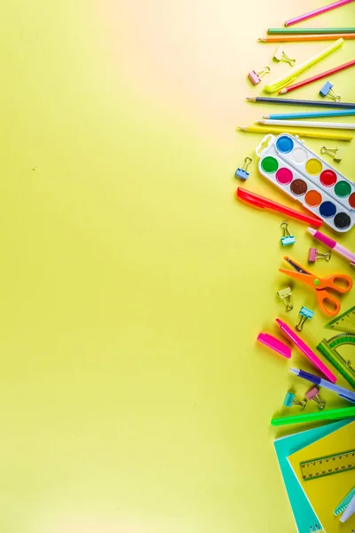 다채로운 다시 학교 물건 배경 — 스톡 사진