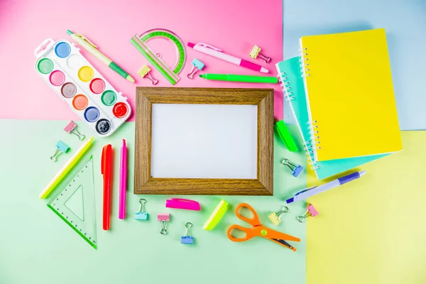 다채로운 다시 학교 물건 배경 — 스톡 사진