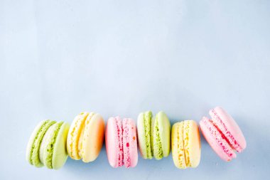 Parlak renkli macarons