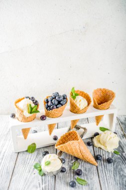 çilek vanilyalı dondurma