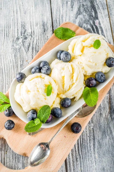 딸기와 바닐라 아이스크림 — 스톡 사진