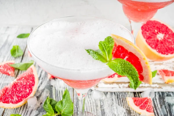 Cocktail freddo di Martini agli agrumi. Aperolo spritz — Foto Stock