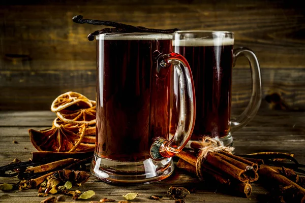 Varm glögg öl med kryddor — Stockfoto
