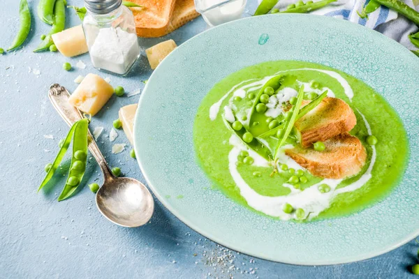 Домашний зеленый гороховый суп — стоковое фото