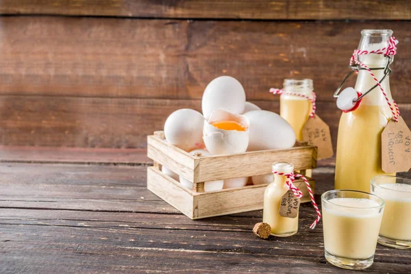 Licor casero de huevo — Foto de Stock