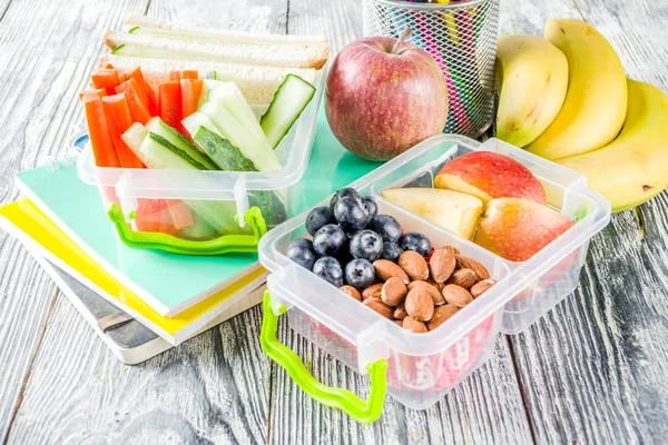 Comida saludable para la escuela — Foto de Stock