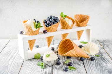 çilek vanilyalı dondurma