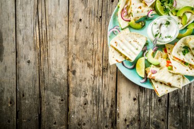 beyaz sos ile Meksika quesadilla